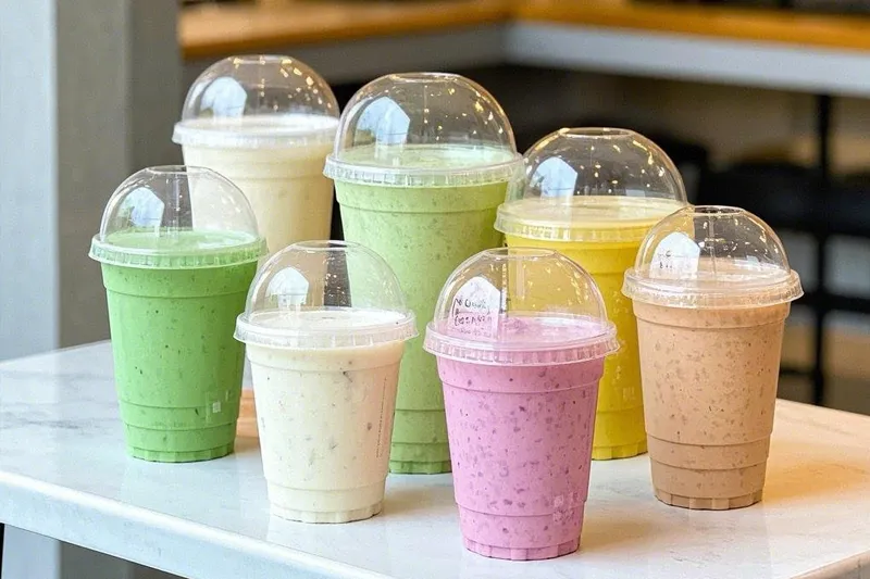 Quali fattori influenzano il tempo di degradazione delle tazze per bevande fredde in PLA?